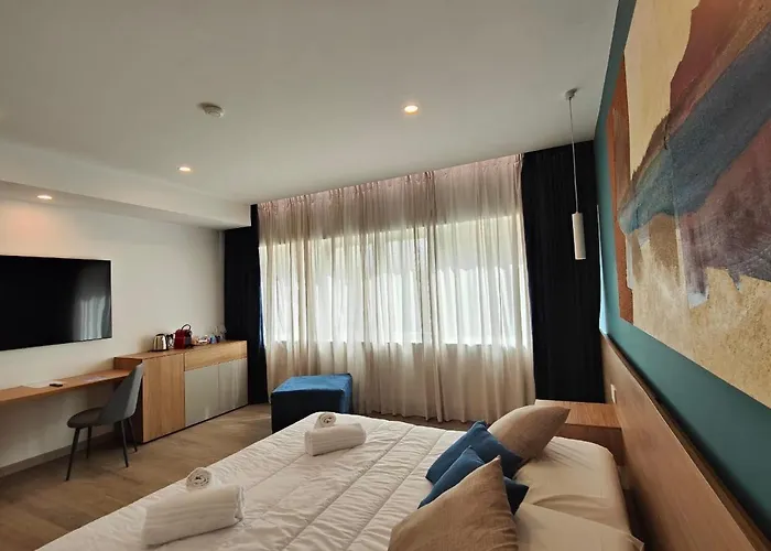 Carducci Art Guest house 4*