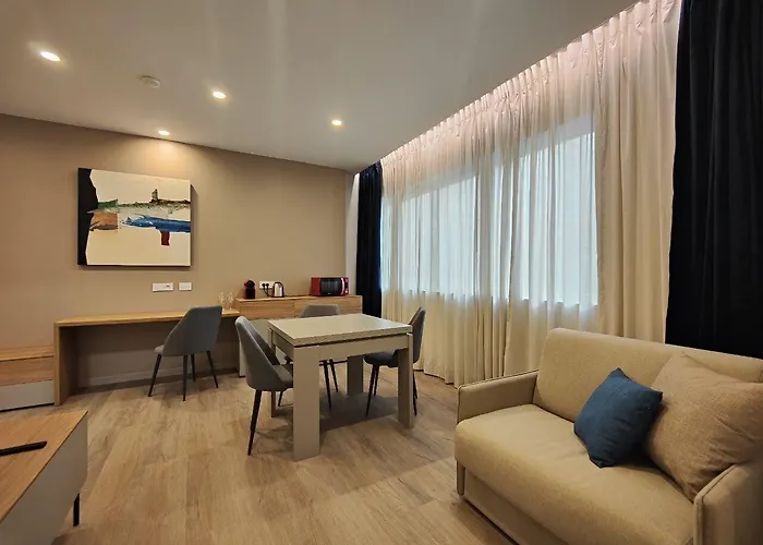 Carducci Art Guest house 4*
